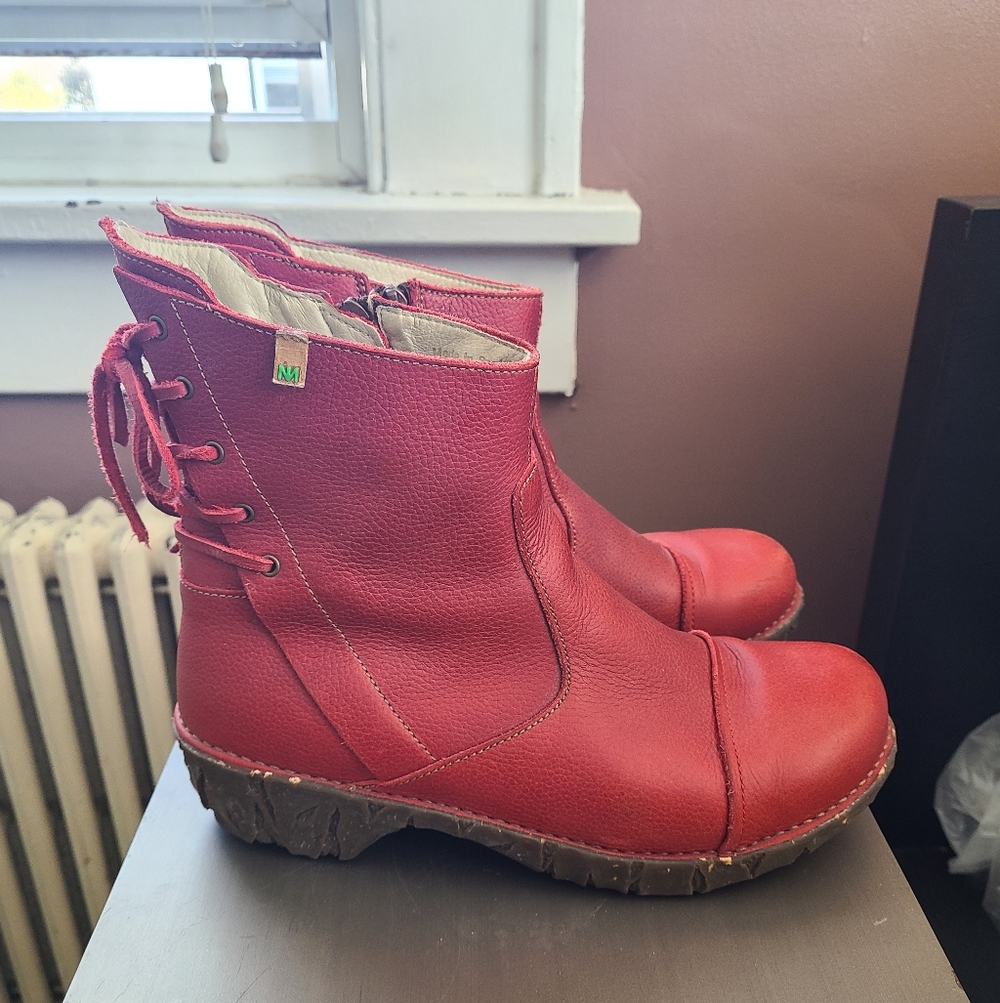 El Naturalista Crimson Red Leather Lace-Up Ankle Boots